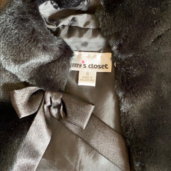 Girls over the shoulder cape - Picture 3 of 4